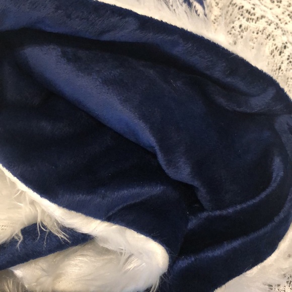 NWT Christmas Tree Skirt Blue & White Knit Sweater Material w/ Faux Fur Trim 40" - Picture 5 of 7